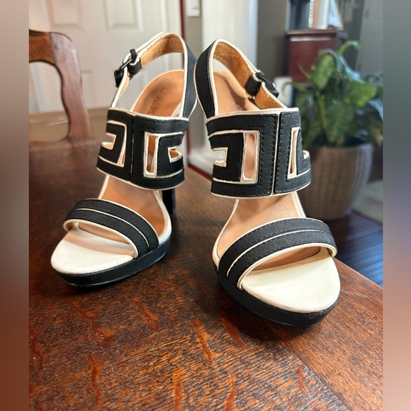 L.A.M.B. Black and White Geometric Heels. Size 8 - Picture 2 of 11
